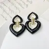 Brincos Clássicos de Coração Duplo de Alto Padrão para Mulheres Moda Europeia e Americana Retro Brincos de Luxo Acessível Novo Ponto Atacado