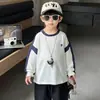 Camiseta interior estilo coreano para niños, nueva camiseta de manga larga suelta y casual para niños, diseño elegante y moderno