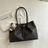 Bolso de mujer transfronterizo de gran capacidad, nueva colección otoño 2026, bolso de hombro versátil y a la moda, bolso tote moderno y casual para el trabajo y el uso diario