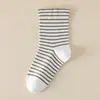 Industria de Calcetines Zhuji: Calcetines posparto para mujer para otoño e invierno, cálidos, holgados, para uso en casa, calcetines de dormir de algodón puro a rayas hasta la mitad de la pantorrilla para mujeres embarazadas, venta al por mayor