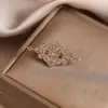 Broche Personalizado Estilo Nuevo 2026 con Acabado de Alta Gama para Mujer, Pin de Diseño de Nicho Lujoso Ligero, Accesorio para Ropa, Broche de Mariposa Floral