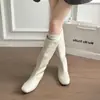 Botas femininas de estilo retrô, com aumento de altura, solado grosso e cano longo, coleção outono 2026, estilo britânico, bico redondo, na altura do joelho, botas de equitação