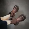 Jiezhou 2026 Nova Coleção de Outono: Botas de tornozelo personalizadas em estilo vintage, que afinam a silhueta, com bico redondo e sola grossa, feitas de couro de flor integral e com fecho de velcro.