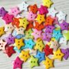 Dois olhos de cinco pontas estrela botão estrela cor estrela botão jardim de infância desenho de mão adesivo dos desenhos animados DIY botão de costura à mão