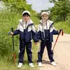 Uniforme escolar para estudiantes de primaria y secundaria en otoño e invierno con forro de terciopelo conjunto de tres piezas ropa deportiva infantil ropa de clase jardín de infantes Ropa de jardín