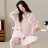 Conjunto de pijama de outono, algodão puro, novo estilo casual de desenho animado para mulheres, pode ser usado fora, cardigã com lapela, conjunto de duas peças para casa