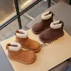 Botas de nieve para niñas, nuevas botas de invierno 2026, botines para niños, zapatos de algodón cálidos forrados de felpa para otoño e invierno, zapatos de algodón de doble capa
