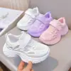 Zapatos de Malla Transpirable Estilo Nuevo 2026 para Niñas tipo Papá, Versión Delgada de Verano con Velcro, Zapatos Deportivos para Niños, Modernos y Casuales