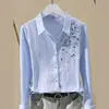Camisa de Estilo Artístico Europeo y Americano Transfronteriza de Amazon, Bordado Floral Azul de un Solo Lado, Cuello Campana, Corte Holgado, Top Adelgazante de Manga Larga para Mujer