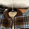 Ropa Exterior de Lana a Cuadros para Niños con Forro de Felpa y Engrosada Otoño e Invierno 2025 Nuevo Estilo Tops de Lana para Niños Pequeños y Medianos y Bebés Niñas