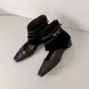 Novas botinhas femininas de pele de carneiro, estilo retrô, com bico quadrado, versáteis, com zíper traseiro, design vazado e palmilha interna oculta para aumento de altura, botas de ajuste justo