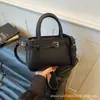 Bolsa de mão simples de cor sólida transfronteiriça bolsa pequena feminina 2026 nova bolsa de ombro única com textura de lichia alta aparência bolsa transversal