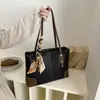 Verão Transfronteiriço Novo Estilo Feminino Grande Capacidade Fashionável Bolsa de Mão Simples Bolsa de Ombro Bolsa Tote para o Dia a Dia Atacado de Comércio Exterior