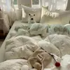 Juego de ropa de cama de cuatro piezas de terciopelo de leche para otoño e invierno, funda de edredón de terciopelo coral gruesa de doble cara de una pieza, juego de tres piezas de sábana de franela
