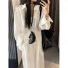 Nueva Camisa Blanca de Color Sólido con Cuello de Solapa Estilo Francés de Alta Gama para Otoño 2026, Nuevo Top Elegante de Manga Larga para Principios de Primavera