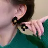 Pendientes de Flor de Terciopelo Rojo para Mujer 2026 Nuevo Estilo Pendientes de Lujo Ligero de Gama Alta con Temperamento Elegante y Estiloso, Pendientes Versátiles para Otoño e Invierno