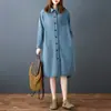 Foto Real do Vestido Camisa Jeans Vintage Resistente, de Caimento Solto, Rejuvenescedor, Comprimento Médio, Gola Reversível, Manga Longa, para a Primavera de 2026