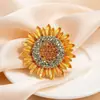 Broche Quente Vendido em Live Stream, Fivela de Lenço de Seda de Alta Qualidade Estilo Coreano, Broche Fashion com Strass, Alfinete de Casaco, Acessório de Roupa com Pérolas