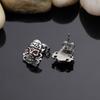 Pendientes de acero de titanio para hombre, accesorios de moda personalizados, estilo punk exagerado retro europeo y americano con calavera de diamante rojo, para regalo