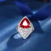 2024 nuevo Huabi joyería cobre chapado en oro simulación color tesoro corindón triángulo grueso anillo de lujo ligero mujer 12*12