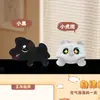 Nova Figura de Gato de Desenho Animado Gato Siamês Fofo Brinquedo de Pelúcia Decoração Curativa para Mesa de Escritório