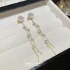 Brincos Elegantes de Zircônia Agulha de Prata, Luxo Leve e de Alta Qualidade, Brincos de Dupla Utilização Que Deixam Seu Rosto Mais Magro e Brincos de Franja Estilo Fada