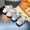 Zapatillas de entrenamiento cálidas de felpa con suela suave y diseño de dibujos animados de moda para niñas, zapatillas nuevas de otoño/invierno 2026 para niñas
