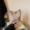 Bolso de Mano Pequeño de Moda para Mujer, Nuevo Bolso Cruzado de Hombro Versátil Primavera 2026, Bolso Cubo Versátil Retro Mate