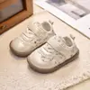 Sapatos de bebê primavera e outono novos versáteis fofos para meninas, sapatos de princesa com solas macias, antiderrapantes, leves para bebês