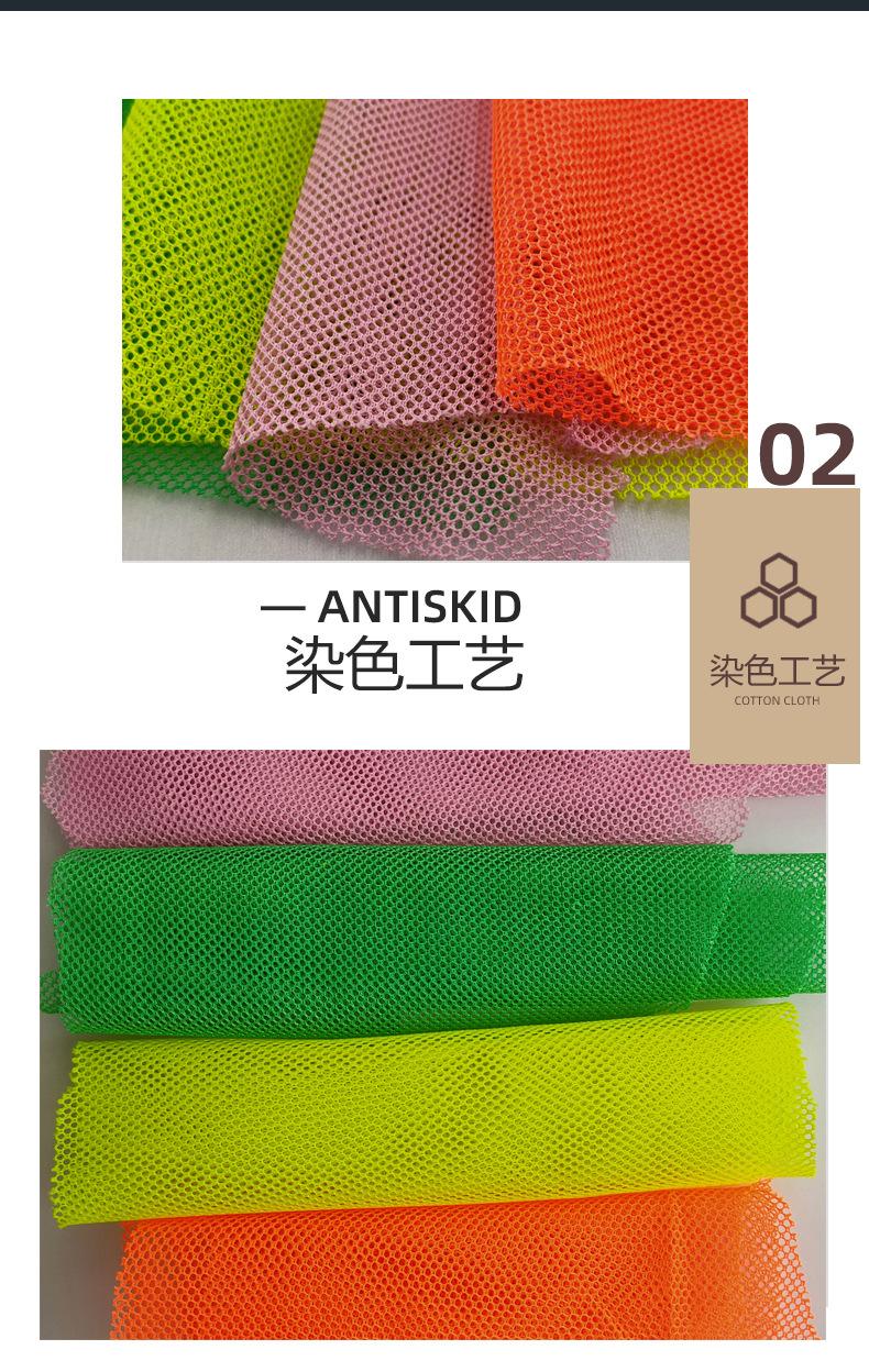 网眼布可用纯棉或化纤混纺纱(线)织制，全纱网眼布一般用14.6~13号(40~45英支)纱，全线网眼布用13~9.7号双股线(45英支/2~60英支/2),也有用纱和线交织的，可使布面花形更为突出，增强外观效应