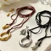 Novo Pingente de Anel Condensado Estilo Chinês Corda de Couro Atmosfera de Luxo Leve Colar Estilo Maduro Fashionable de Alta Qualidade Colar Longo Feminino
