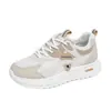 Tênis feminino de sola grossa, novo modelo primavera/verão 2026, malha respirável, sola macia, tênis casual versátil para corrida, estilo "dad shoes"