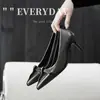 Zapatos de tacón alto para mujer de piel de vaca de primera capa, pulidos en color, zapatos profesionales de trabajo, nuevo estilo de primavera, piel genuina, punta fina, nudo de lazo, boca poco profunda