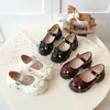 Mocasines de Suela Gruesa Zapatos Pequeños de Cuero para Mujer 2026 Primavera/Otoño Nuevo Estilo Moño Boca Baja Correa Única Hebilla Suela Suave Zapatos Individuales con Estilo