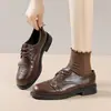 Sapatos femininos brogue de sola macia estilo britânico esculpidos, outono de 2026 novos mocassins populares britânicos retrô com cadarço