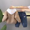 Traje para niños Otoño 2025 Nuevo Primavera y Otoño Ropa de bebé estilo occidental Ropa casual Conjunto de tres piezas Cabello a la moda