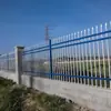 Corrimão de grade de cerca de aço-zinco Cerca residencial de pátio pontiaguda anti-escalada Cerca de arte em ferro montada azul e branca Personalização