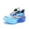 Zapatos Infantiles Transfronterizos con Hebilla Giratoria Zapatillas Modelo Nuevo Primavera 2026 Zapatos Ligeros para Correr de Niños Zapatos de Baloncesto de Suela Suave para Niños