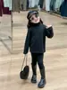 Colección de Invierno 2025 Estilo Coreano Ropa Infantil para Niñas Capa Roja de Angora con Pelo Sintético de Visón con Leggings Forrados de Felpa