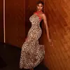 Vestido Cruzado para Mujer Estilo Europeo y Americano con Estampado de Leopardo, Corte Ajustado, Patchwork, Falda Bodycon, Cuello Halter, Sin Mangas, Elegante Vestido de Estilo Callejero
