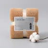 Toalla de forro polar de coral lisa gruesa absorbente suave regalo creativo toalla recuerdo de boda regalo de agradecimiento al por mayor toalla cuadrada