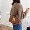 2022 Verão Novo Shoulder Bag Small Square Bag Moda Cadeia Retro Lock Trendy Crossbody Bag
