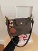 Bolsa de couro fosco de nicho em formato de bolinho para mulheres, novo modelo 2026, bolsa hobo de camurça de alta qualidade para usar no ombro, bolsa de mão e bolsa pequena transversal