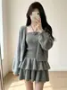 Conjunto de estilo dulce y delicado 2026 otoño e invierno nuevo conjunto de dos piezas para mujer: vestido de punto con cuello halter y cárdigan