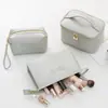 Nova bolsa de maquiagem em couro PU com padrão cruzado, bolsa de higiene pessoal à prova d'água, nécessaire multifuncional portátil para armazenamento de skincare