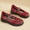 Sapatos Femininos de Verão Vazados Respiráveis Sapatos de Tecido Old Beijing Solado Macio Confortáveis para os Pés Sapatos para Idosos Leves Confortáveis Sapatos para Mãe Sapatos de Tela