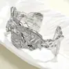 Moda Europea y Americana Transfronteriza Nicho Pulsera de Aleación de Zinc Lava Diseño de Alta Gama Plisado Líquido Irregular Pulsera Retro