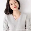 Suéter 100% lana otoño e invierno Nuevo cuello en V para mujer de cachemir tejido suelto jersey para usar debajo estilo coreano versátil suéter 2022