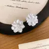 Arete de Camelia Francesa para Mujer Retro Nicho Único Pendientes Elegantes Pendientes de Clip Blancos de Alta Calidad sin Agujeros