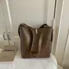 Bolso de Hombro Retro Transfronterizo de Gran Capacidad para Mujer Nuevo Estilo 2026 Bolso Cubo Simple para Hombro Bolso Cruzado Versátil